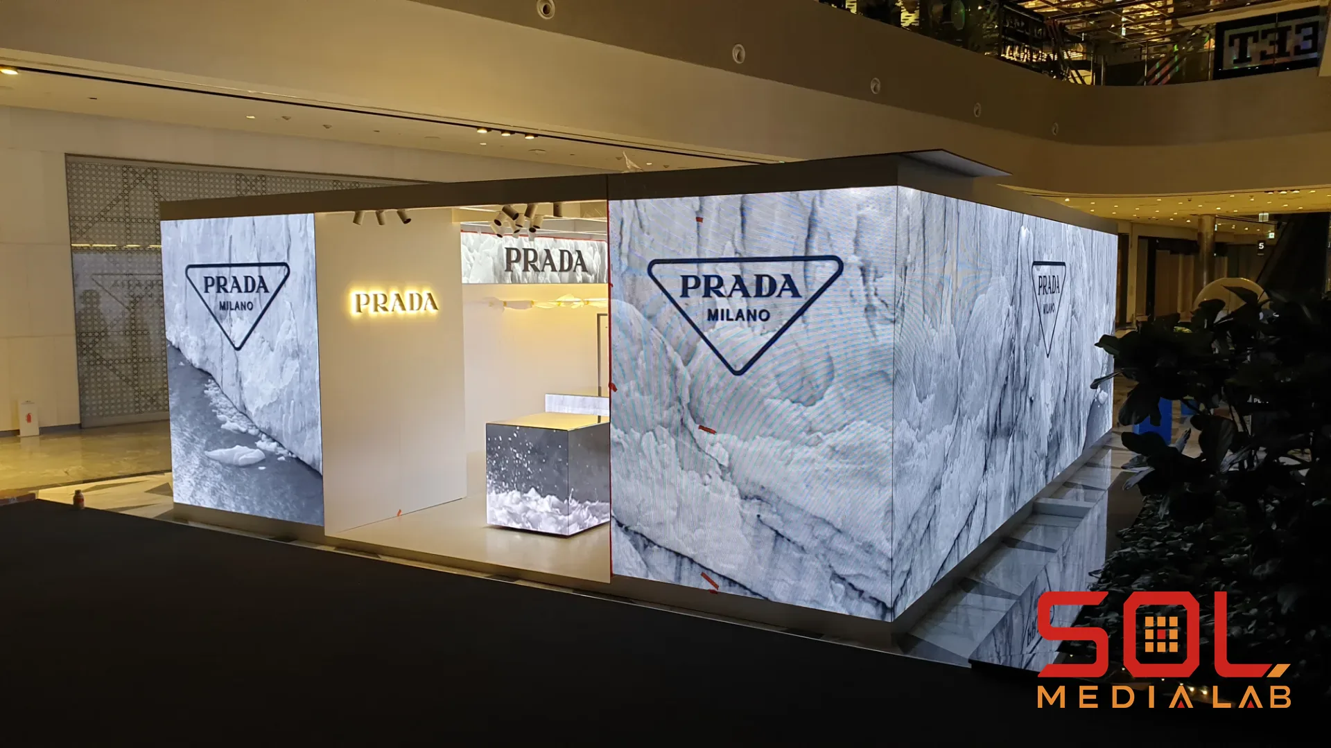 프라다 (PRADA)
