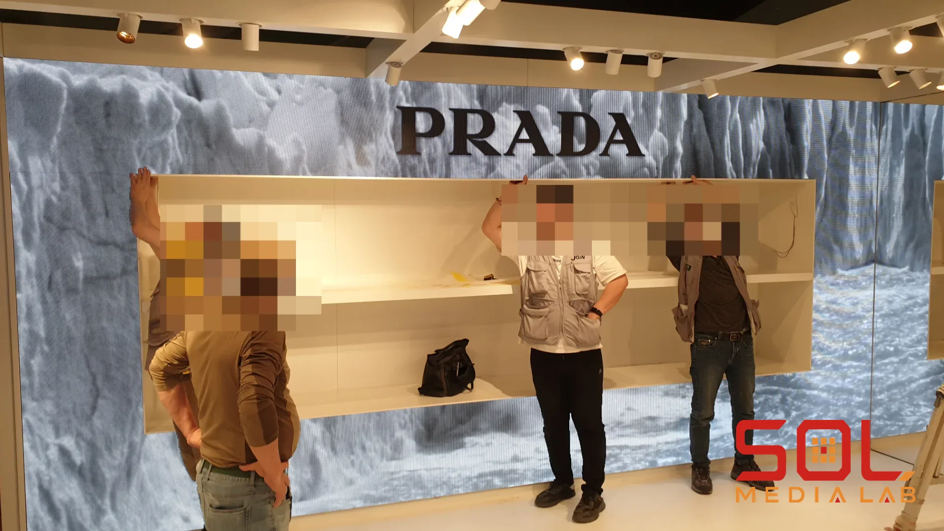 프라다 (PRADA)